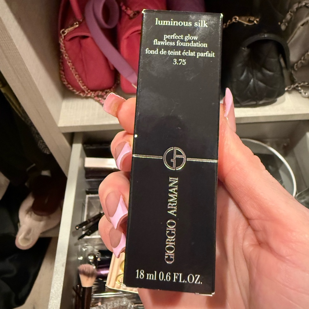 Giorgio Armani Luminous Silk Foundation NEW (Shade 3.75)